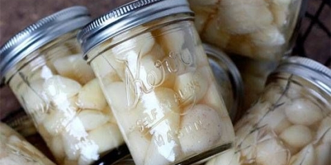 Kako čuvati oguljeni beli luk